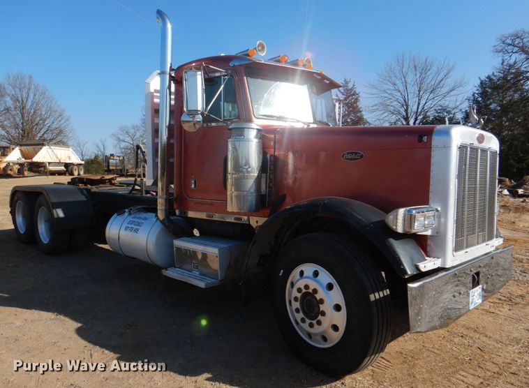 image for item JD9483 1993 Peterbilt 379  semi truck