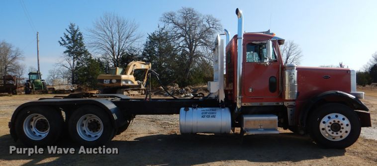 image for item JD9483 1993 Peterbilt 379  semi truck