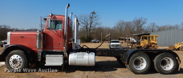 image for item JD9483 1993 Peterbilt 379  semi truck