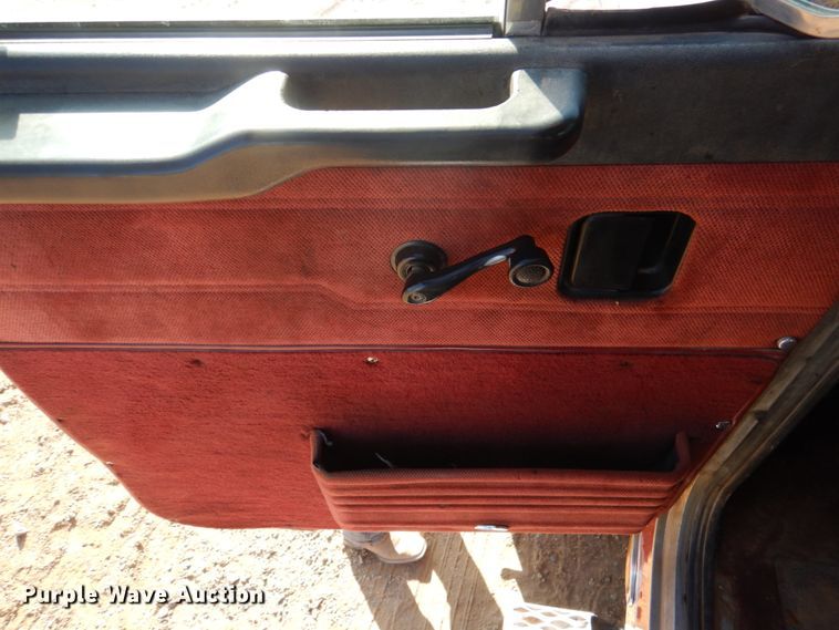 image for item JD9483 1993 Peterbilt 379  semi truck