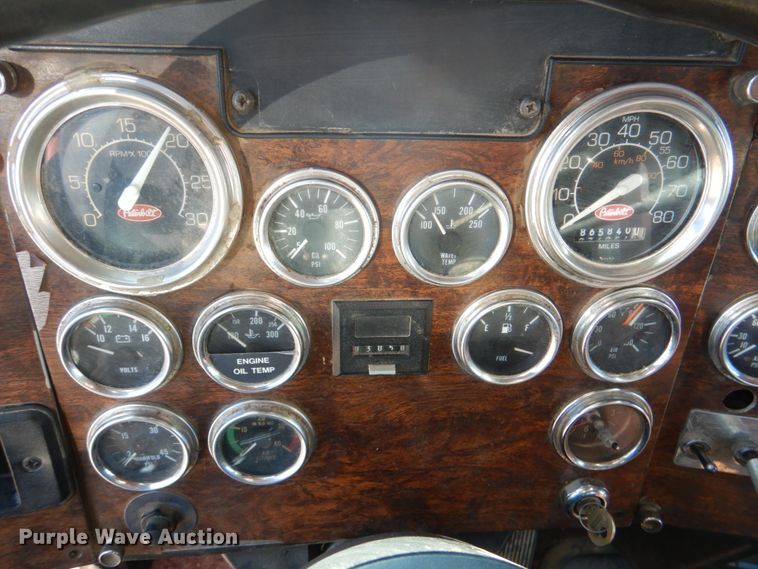 image for item JD9483 1993 Peterbilt 379  semi truck