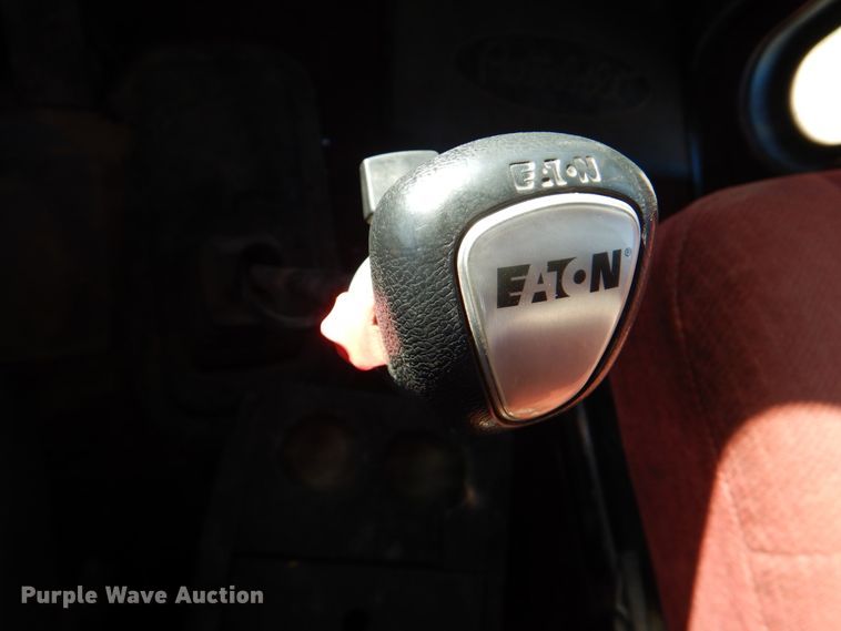 image for item JD9483 1993 Peterbilt 379  semi truck