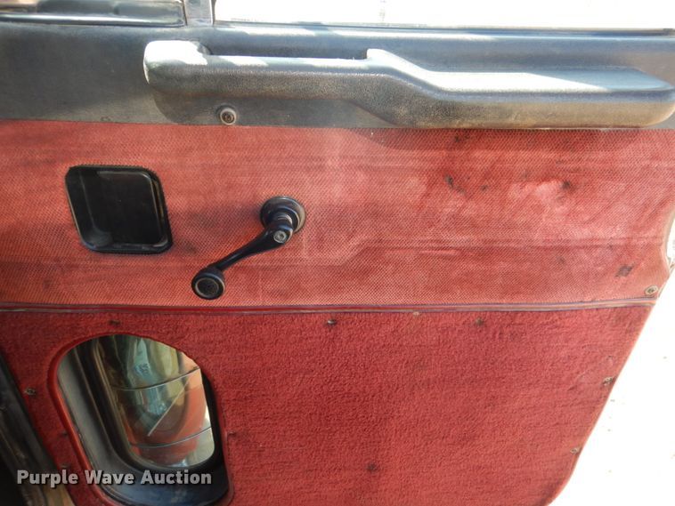 image for item JD9483 1993 Peterbilt 379  semi truck