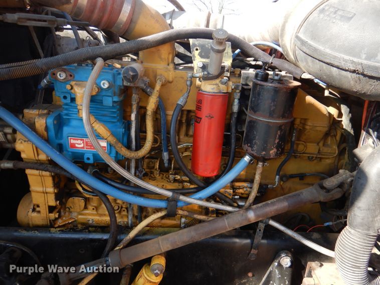 image for item JD9483 1993 Peterbilt 379  semi truck