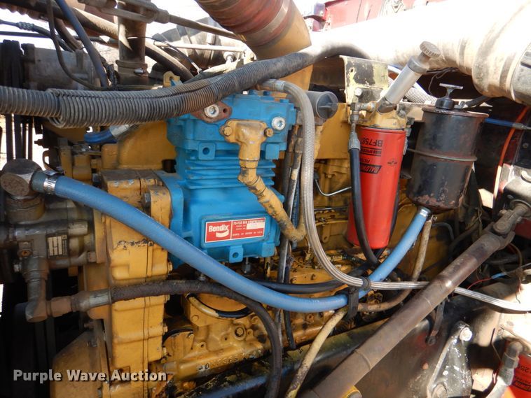 image for item JD9483 1993 Peterbilt 379  semi truck