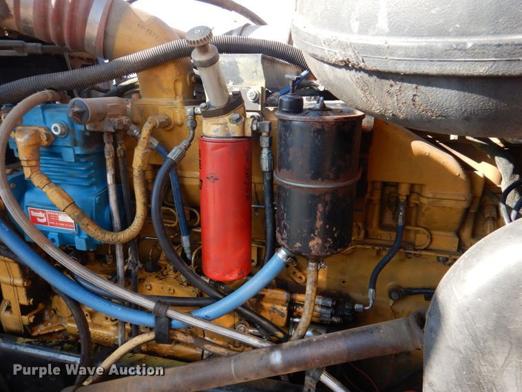 image for item JD9483 1993 Peterbilt 379  semi truck