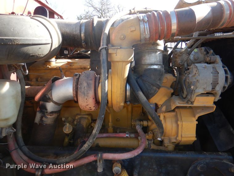 image for item JD9483 1993 Peterbilt 379  semi truck