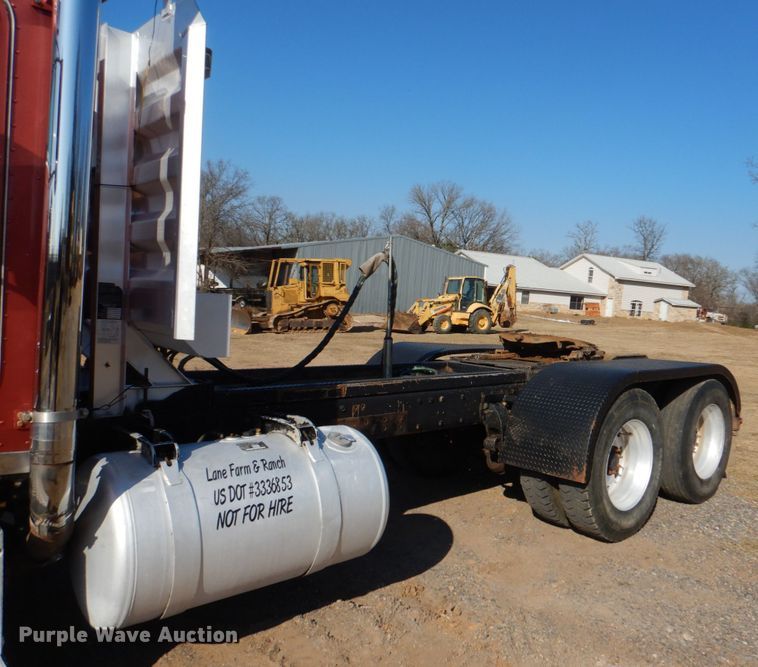 image for item JD9483 1993 Peterbilt 379  semi truck