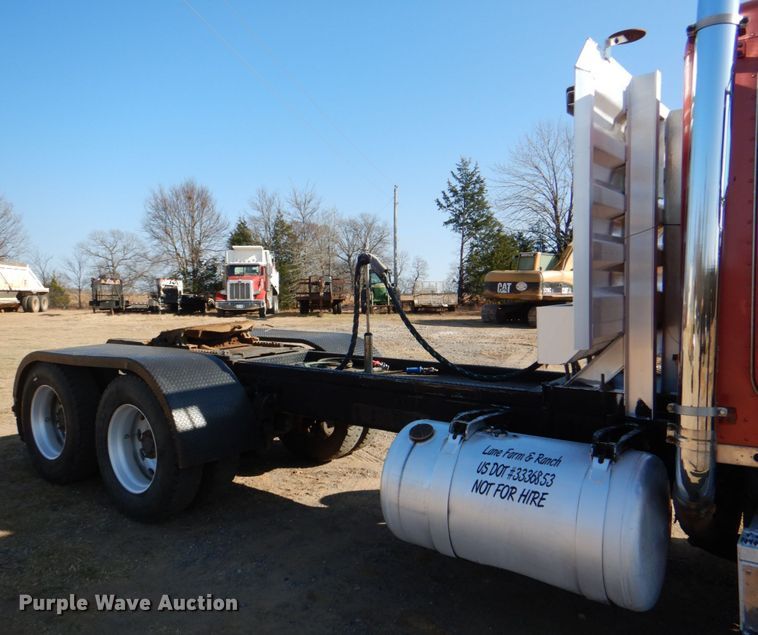 image for item JD9483 1993 Peterbilt 379  semi truck