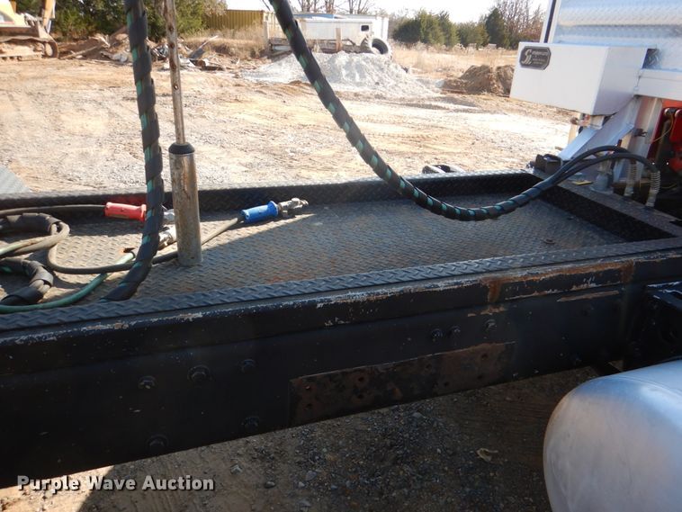 image for item JD9483 1993 Peterbilt 379  semi truck