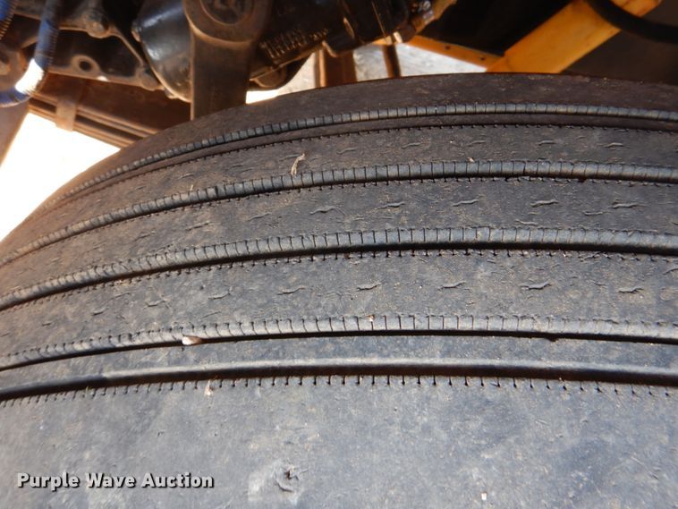 image for item JD9483 1993 Peterbilt 379  semi truck