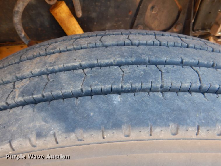 image for item JD9483 1993 Peterbilt 379  semi truck