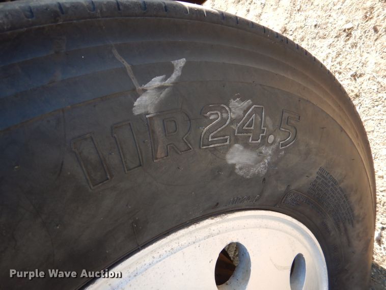 image for item JD9483 1993 Peterbilt 379  semi truck