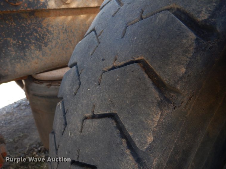 image for item JD9483 1993 Peterbilt 379  semi truck