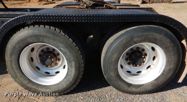 image for item JD9483 1993 Peterbilt 379  semi truck