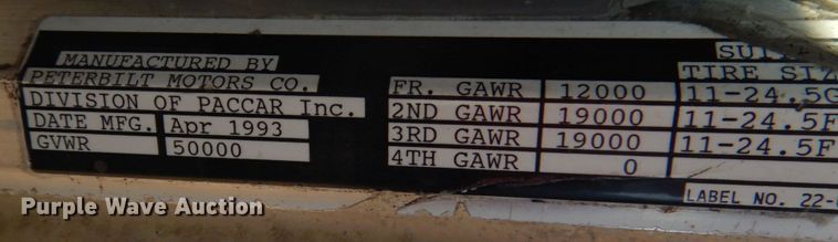image for item JD9483 1993 Peterbilt 379  semi truck