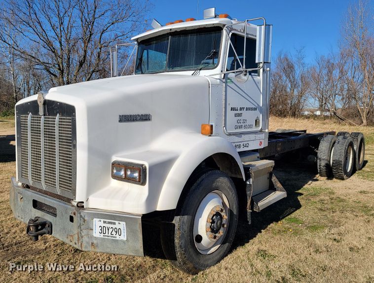 image for item JE9276 1996 Kenworth T800  truck cab and chassis