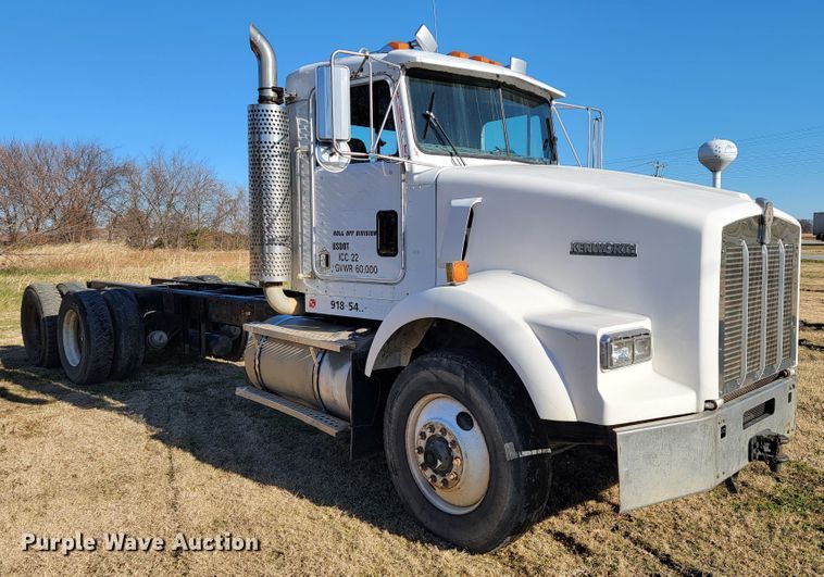 image for item JE9276 1996 Kenworth T800  truck cab and chassis