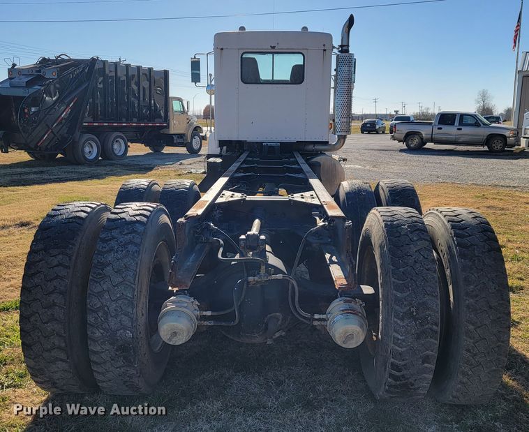 image for item JE9276 1996 Kenworth T800  truck cab and chassis