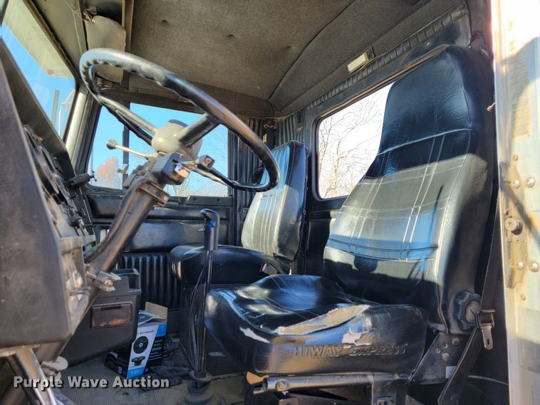 image for item JE9276 1996 Kenworth T800  truck cab and chassis