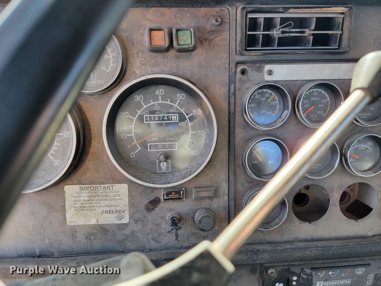 image for item JE9276 1996 Kenworth T800  truck cab and chassis