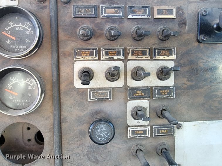 image for item JE9276 1996 Kenworth T800  truck cab and chassis