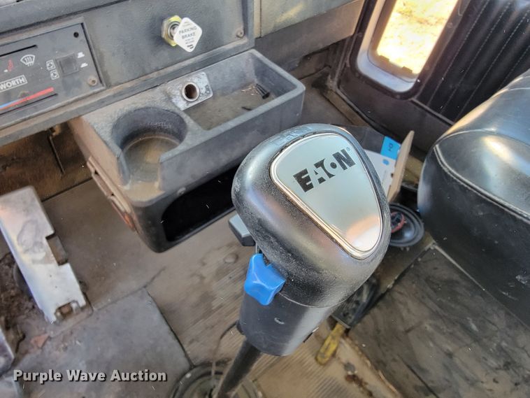 image for item JE9276 1996 Kenworth T800  truck cab and chassis