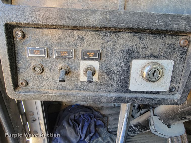 image for item JE9276 1996 Kenworth T800  truck cab and chassis