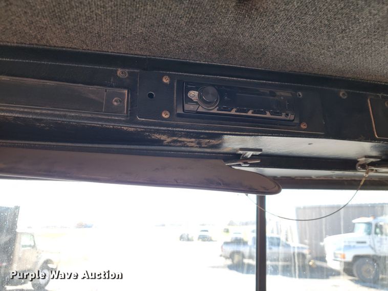 image for item JE9276 1996 Kenworth T800  truck cab and chassis