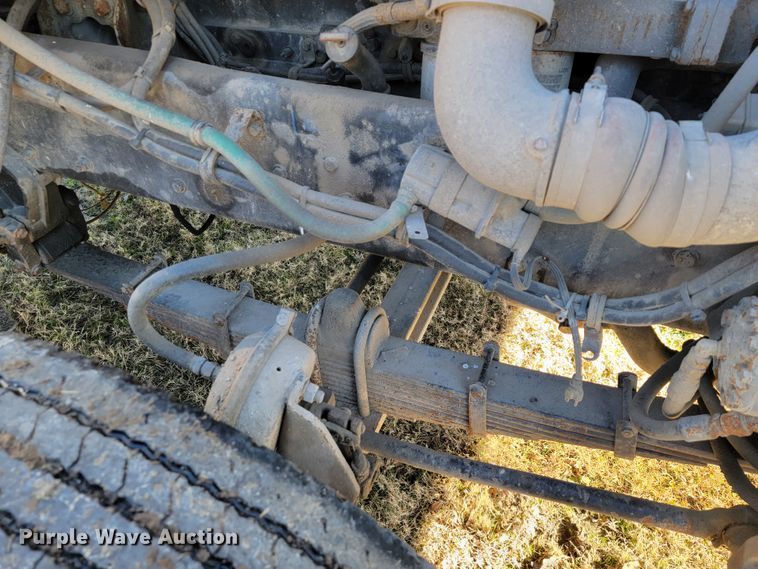 image for item JE9276 1996 Kenworth T800  truck cab and chassis