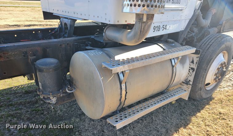 image for item JE9276 1996 Kenworth T800  truck cab and chassis