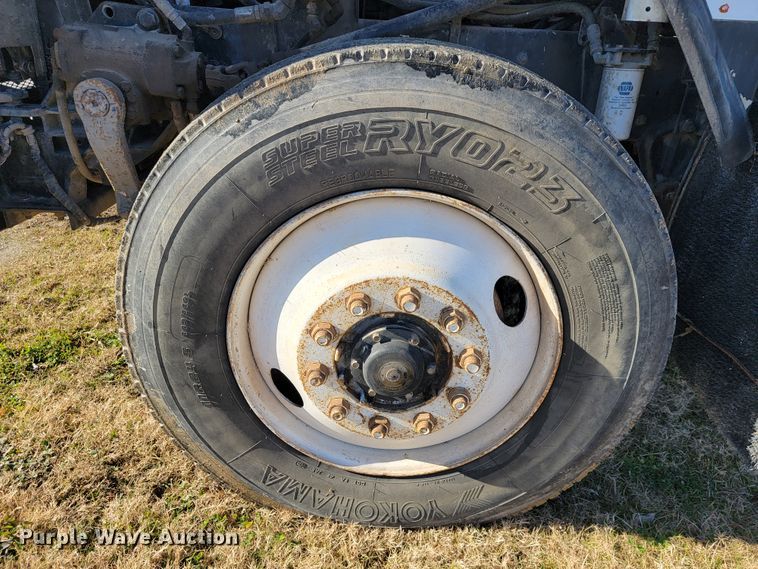 image for item JE9276 1996 Kenworth T800  truck cab and chassis