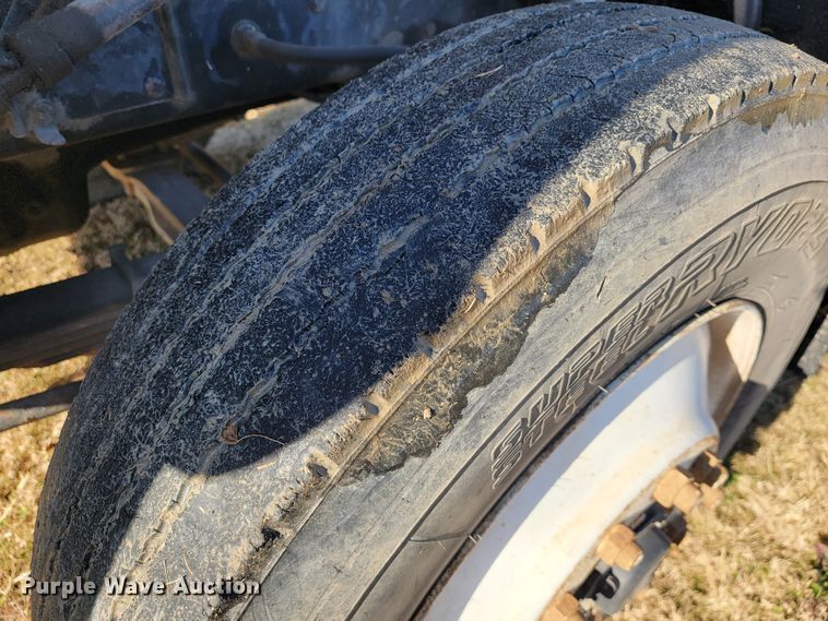 image for item JE9276 1996 Kenworth T800  truck cab and chassis