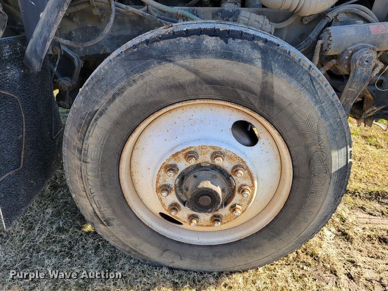 image for item JE9276 1996 Kenworth T800  truck cab and chassis