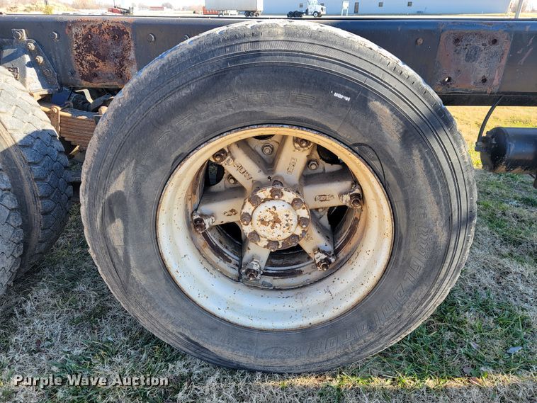 image for item JE9276 1996 Kenworth T800  truck cab and chassis