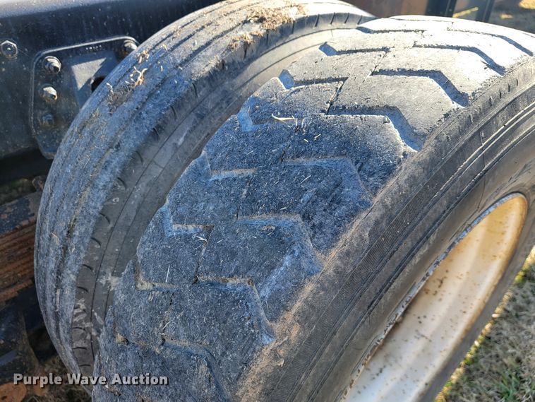 image for item JE9276 1996 Kenworth T800  truck cab and chassis