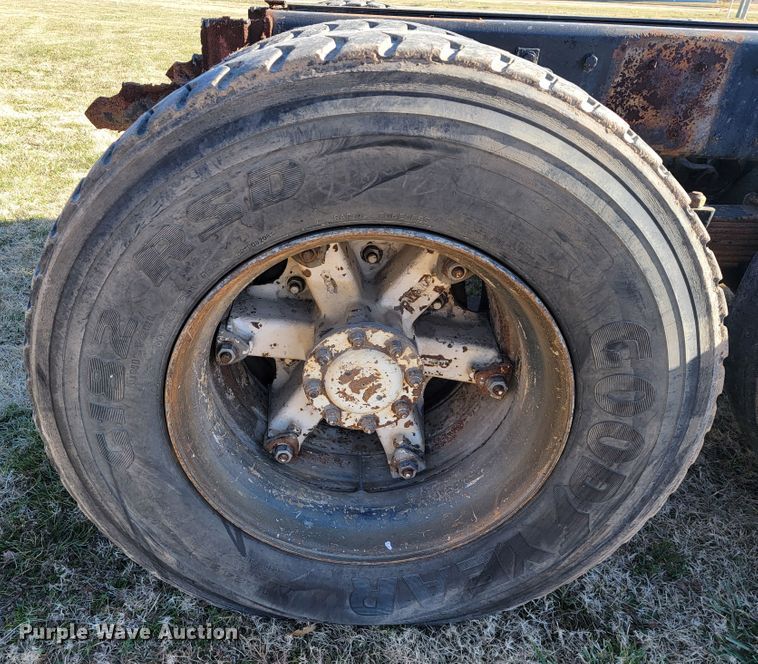 image for item JE9276 1996 Kenworth T800  truck cab and chassis