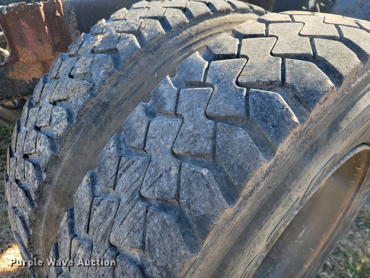 image for item JE9276 1996 Kenworth T800  truck cab and chassis