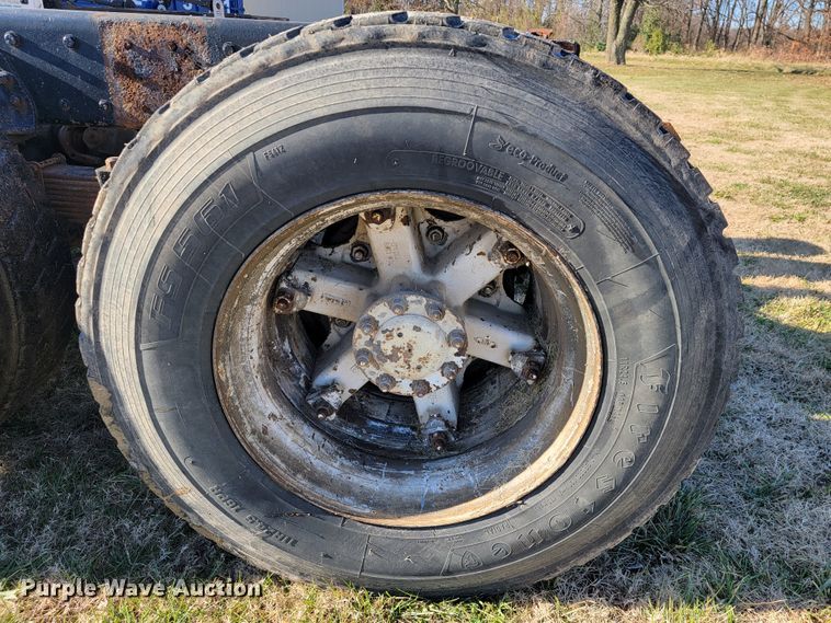 image for item JE9276 1996 Kenworth T800  truck cab and chassis