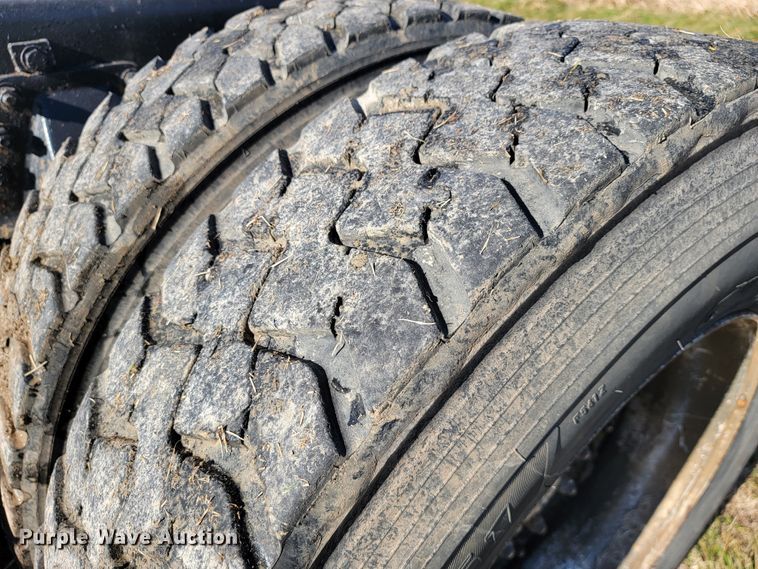 image for item JE9276 1996 Kenworth T800  truck cab and chassis