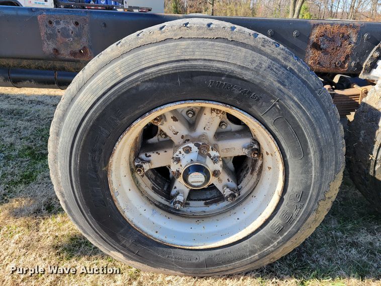 image for item JE9276 1996 Kenworth T800  truck cab and chassis