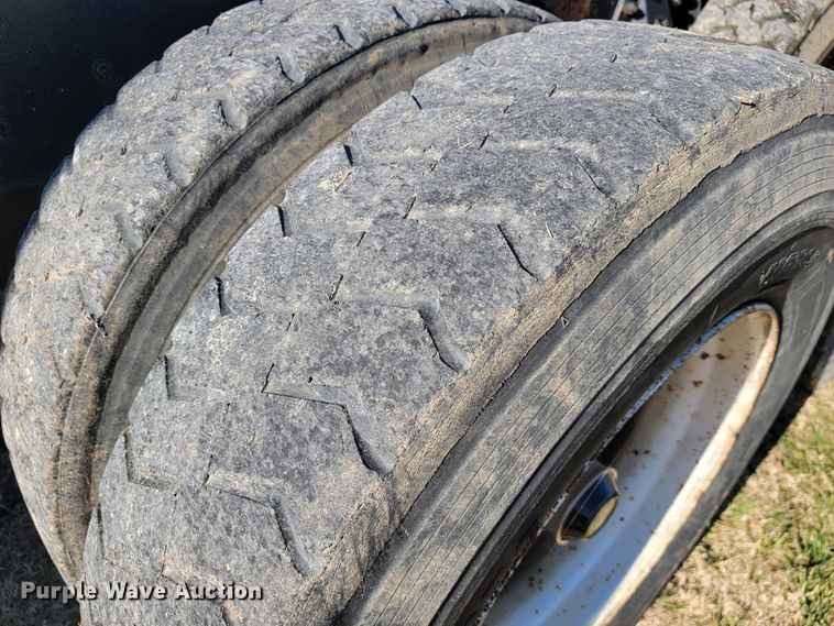 image for item JE9276 1996 Kenworth T800  truck cab and chassis