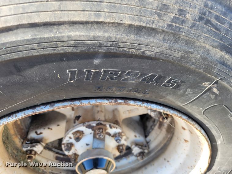 image for item JE9276 1996 Kenworth T800  truck cab and chassis