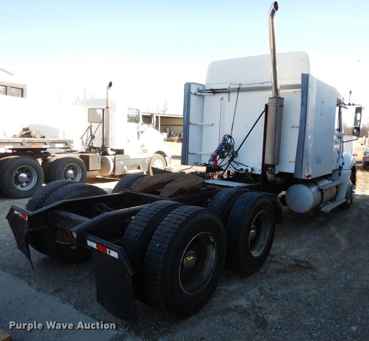 image for item JI9256 2003 Freightliner Columbia 120  semi truck