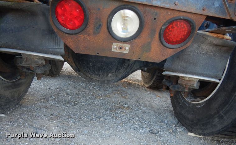 image for item JI9256 2003 Freightliner Columbia 120  semi truck