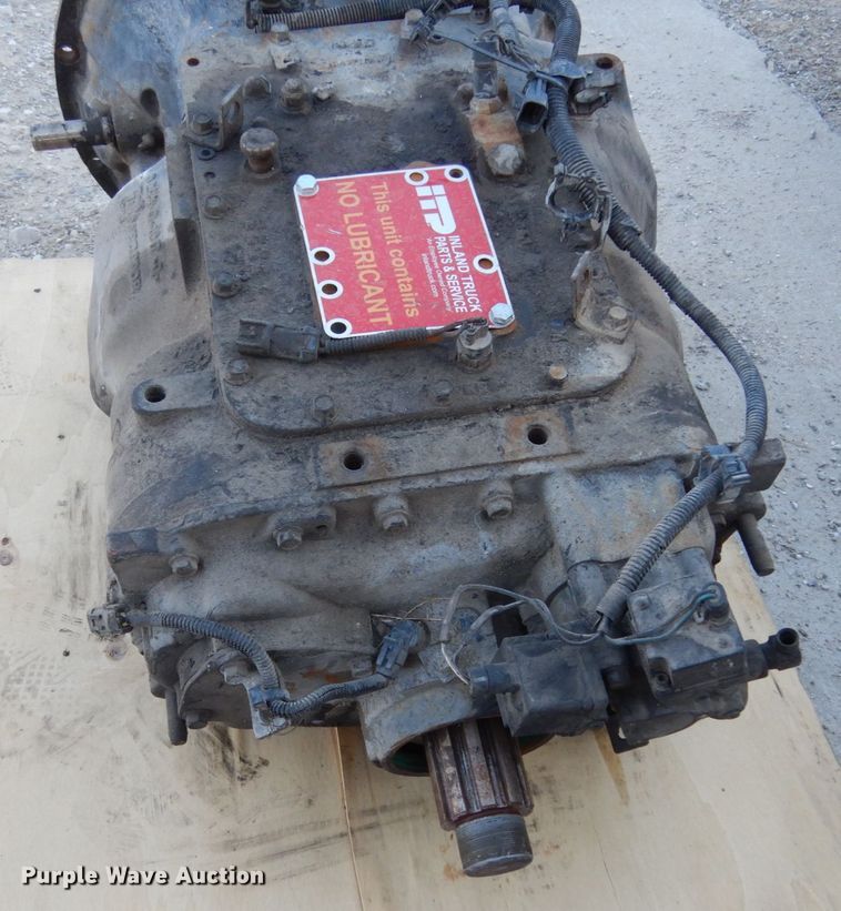 image for item JI9256 2003 Freightliner Columbia 120  semi truck