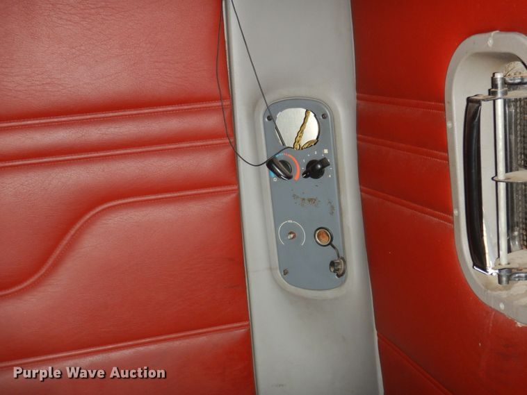 image for item JI9256 2003 Freightliner Columbia 120  semi truck