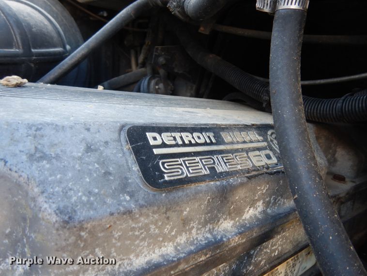 image for item JI9256 2003 Freightliner Columbia 120  semi truck