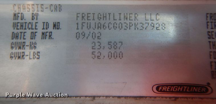 image for item JI9256 2003 Freightliner Columbia 120  semi truck