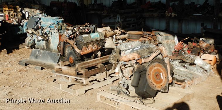 image for item JI9258 (2) International B235 engines